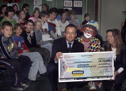 Spendenübergabe Antenne Bayern Hilft 2005