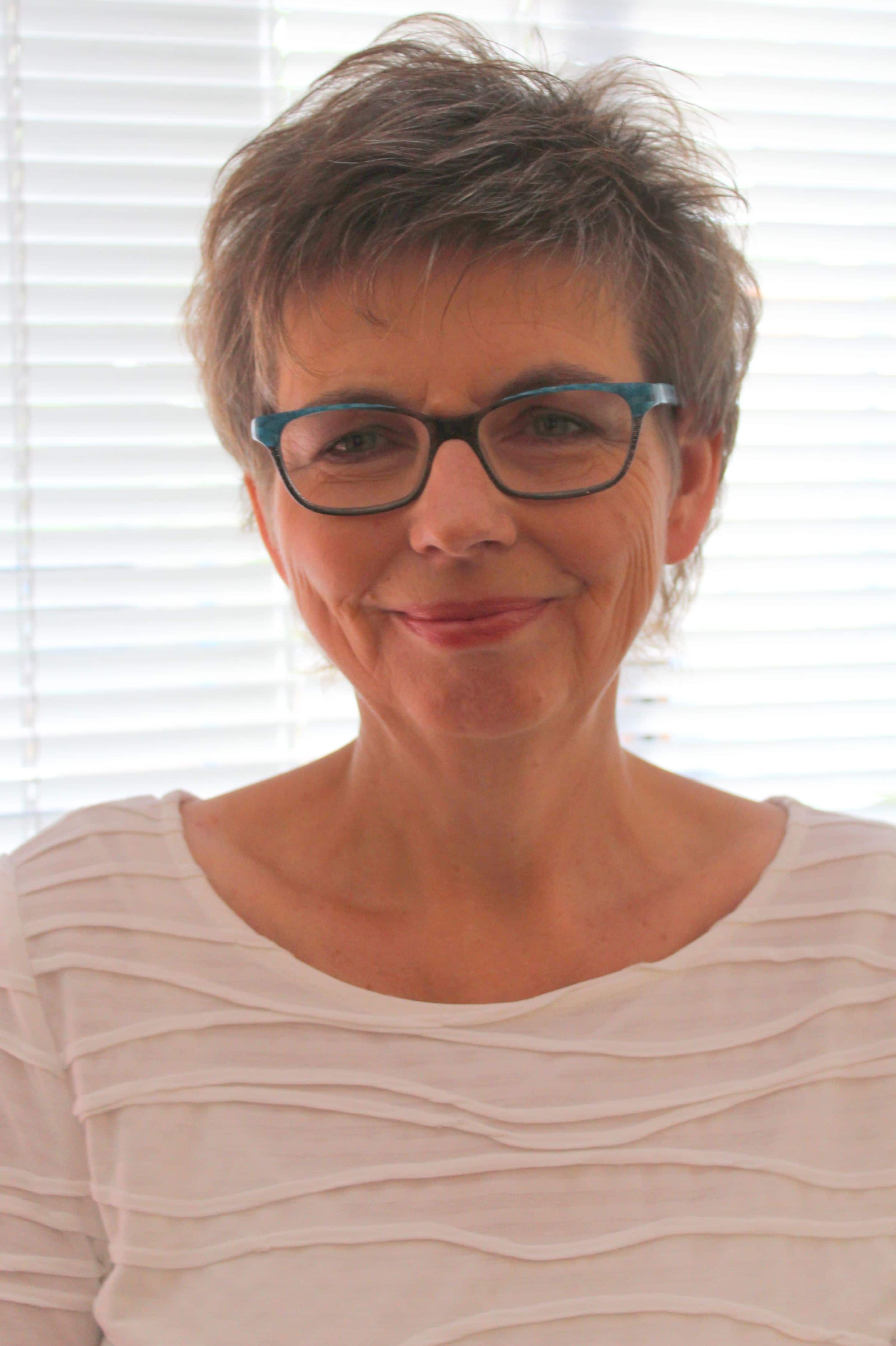 KIRSTEN SIMON
