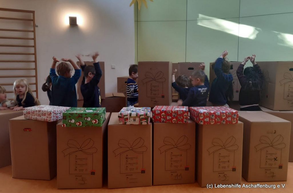 Päckchen für den Weihnachtskonvoi sind gepackt