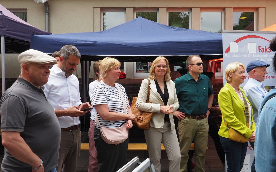 Gäste auf dem Inklusionfest Alle(s) zusammen am 3. Mai 2025