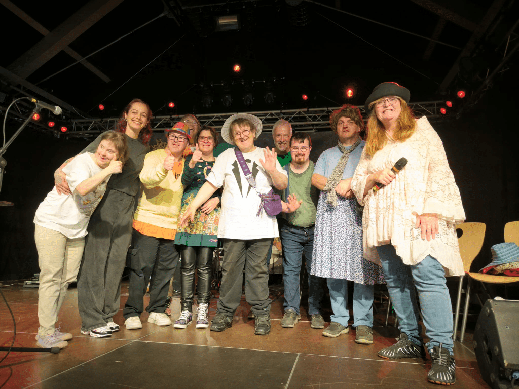 Theatergruppe auf dem Inklusionfest Alle(s) zusammen am 3. Mai 2025