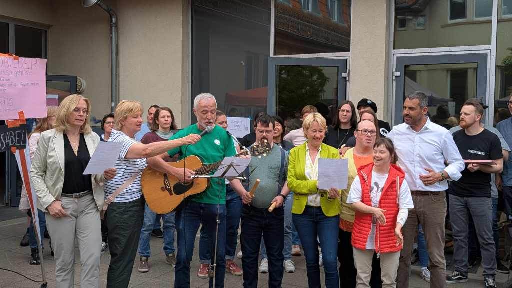 Singeinlage auf dem Inklusionfest Alle(s) zusammen am 3. Mai 2025
