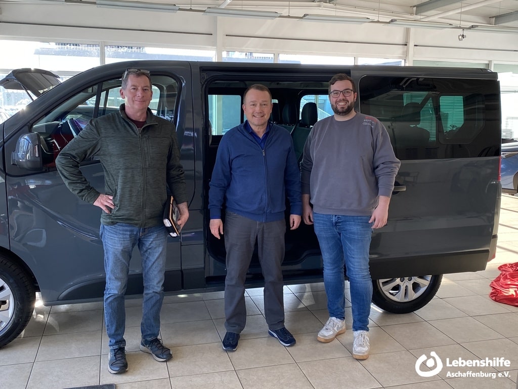 Abholung des neuen Lebenshilfe-Busses im Autohaus Fischer