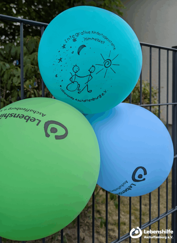 Luftballons am Jubiläumsfest der IKT Himmelszelt.