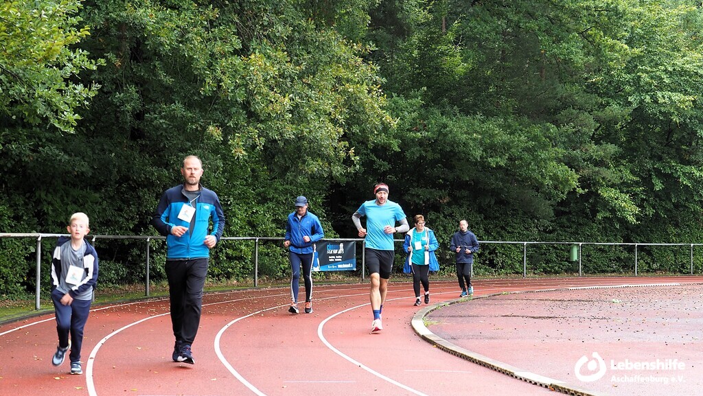 Läuferinnen und Läufer beim 2. Inklusiven Sponsorenlauf der Lebenshilfe Aschaffenburg e.V., Bild 1