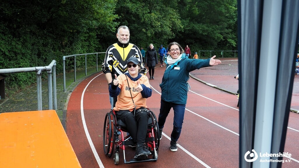 Läuferinnen und Läufer beim 2. Inklusiven Sponsorenlauf der Lebenshilfe Aschaffenburg e.V., Bild 2