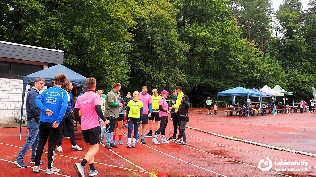 Läuferinnen und Läufer beim 2. Inklusiven Sponsorenlauf der Lebenshilfe Aschaffenburg e.V., Bild 4