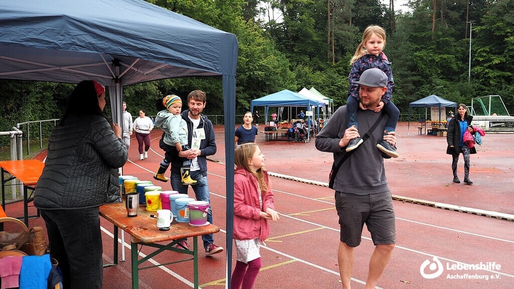 Läuferinnen und Läufer beim 2. Inklusiven Sponsorenlauf der Lebenshilfe Aschaffenburg e.V., Bild 6