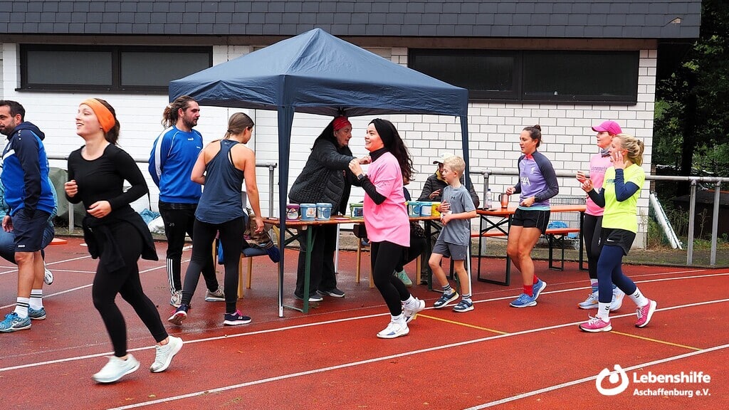 Läuferinnen und Läufer beim 2. Inklusiven Sponsorenlauf der Lebenshilfe Aschaffenburg e.V., Bild 8