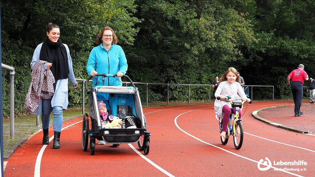 Läuferinnen und Läufer beim 2. Inklusiven Sponsorenlauf der Lebenshilfe Aschaffenburg e.V., Bild 9