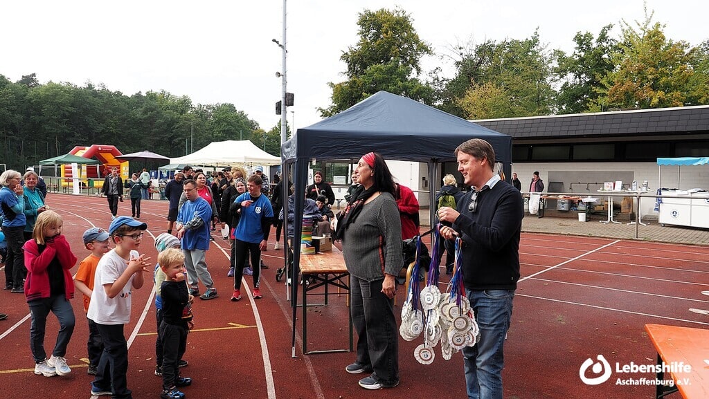 Siegerehrung beim 2. Inklusiven Sponsorenlauf der Lebenshilfe Aschaffenburg e.V., Bild 1