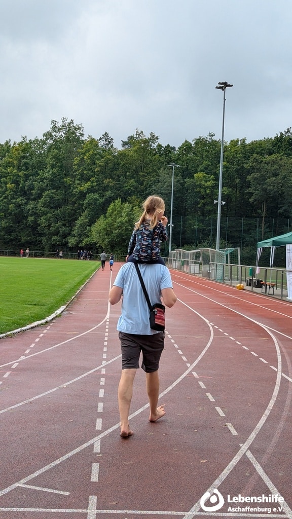 Läuferinnen und Läufer beim 2. Inklusiven Sponsorenlauf der Lebenshilfe Aschaffenburg e.V., Bild 11