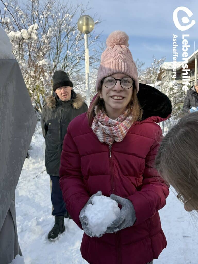 Spaß im Schnee in der Tagesförderstätte, Bild 7