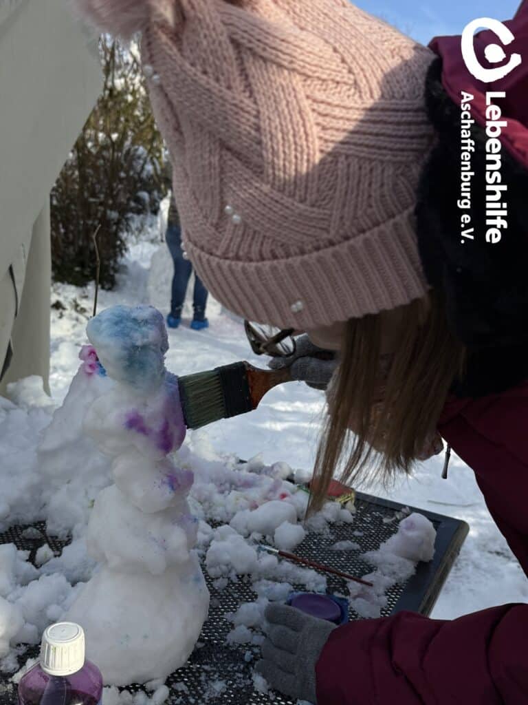 Spaß im Schnee in der Tagesförderstätte, Bild 5