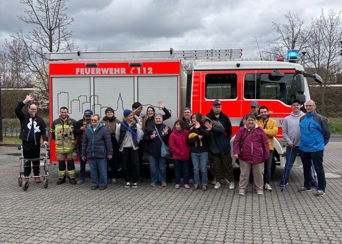 Ausflug der Offenen Hilfen zur Feuerwehr Mainaschaff