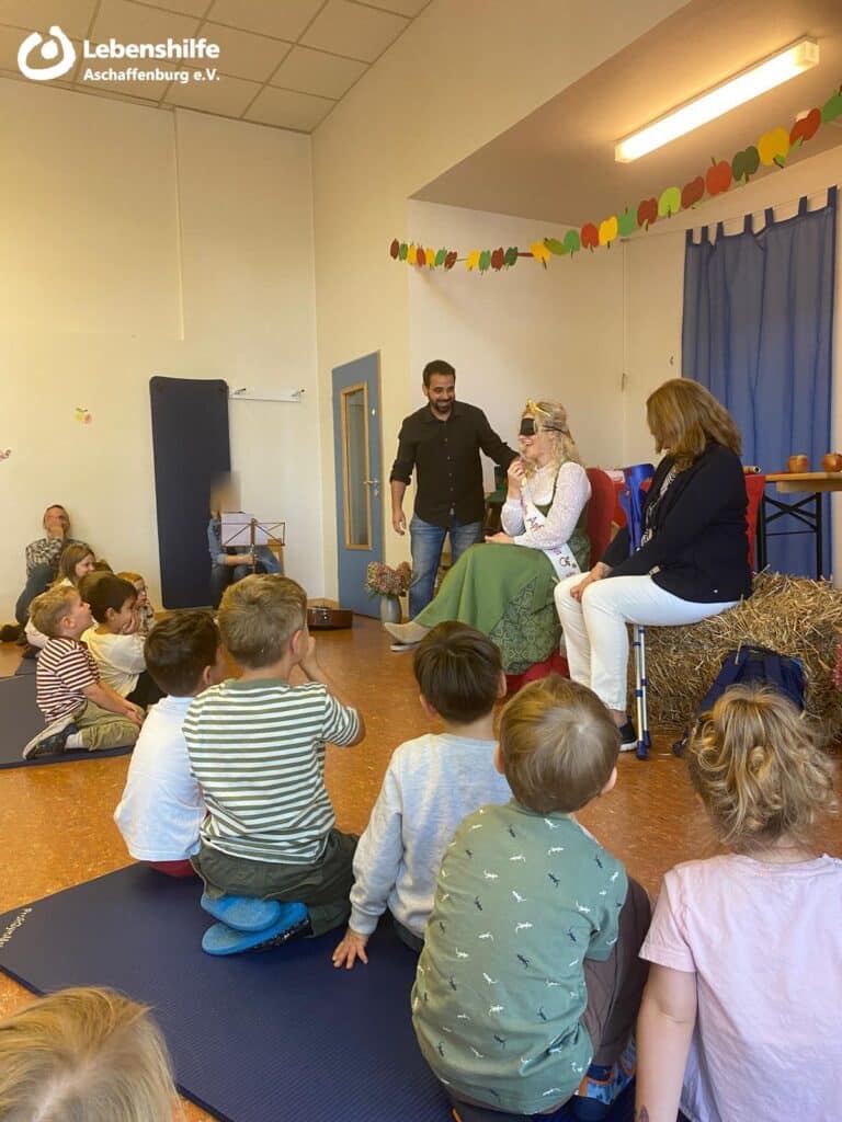 Besuch der fränkischen Apfelkönigin in der IKT Himmelszelt, Bild 4