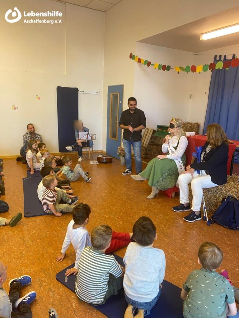 Besuch der fränkischen Apfelkönigin in der IKT Himmelszelt, Bild 5